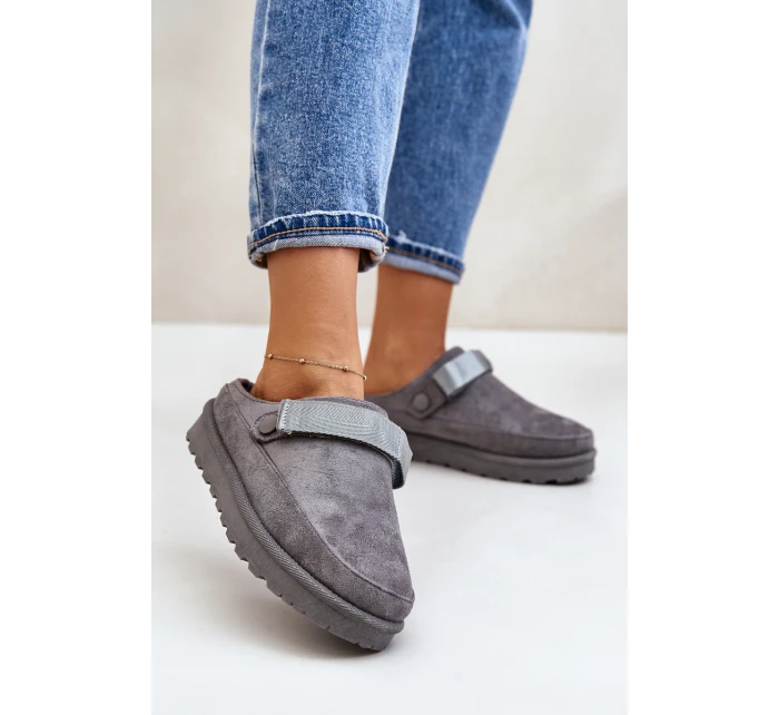 Dámské Teplé Pantofle S Kožešinou Na Platformě Šedé model 21671351 - Boto Dámské Teplé Pantofle S Kožešinou Na Platformě Šedé model 21671351 - Boto