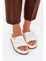 Klapki Damskie Na Platformie Z Ćwiekami Big Star RR274216 Białe Klapki Damskie Na Platformie Z Ćwiekami Big Star RR274216 Białe