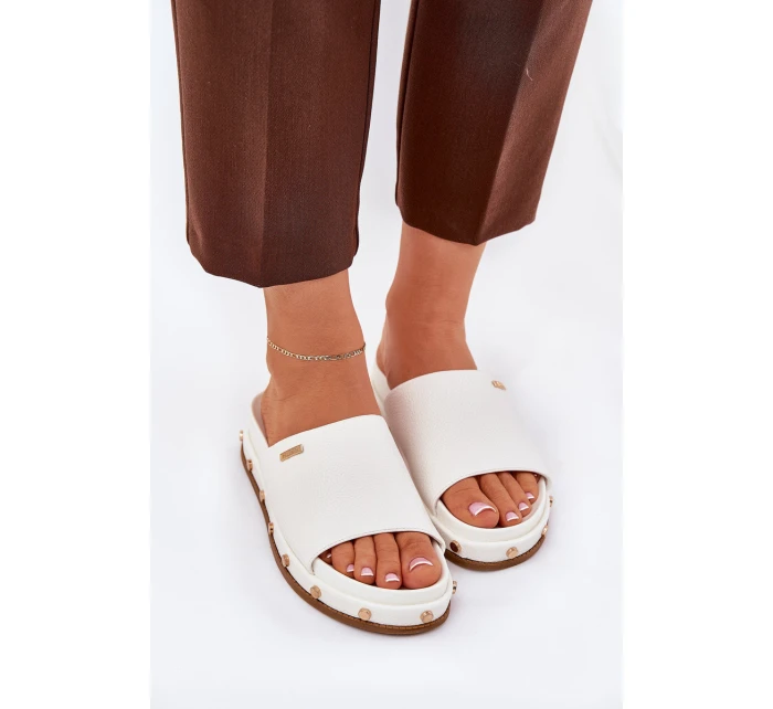 Klapki Damskie Na Platformie Z Ćwiekami Big Star RR274216 Białe Klapki Damskie Na Platformie Z Ćwiekami Big Star RR274216 Białe