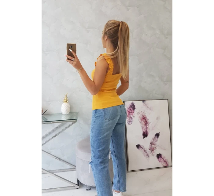 Halenka bez ramínek s volánky v hořčicové barvě Halenka bez ramínek s volánky v hořčicové barvě