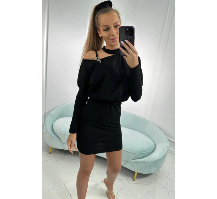 Šaty so zdobením na ramenách čiernej Šaty so zdobením na ramenách čiernej