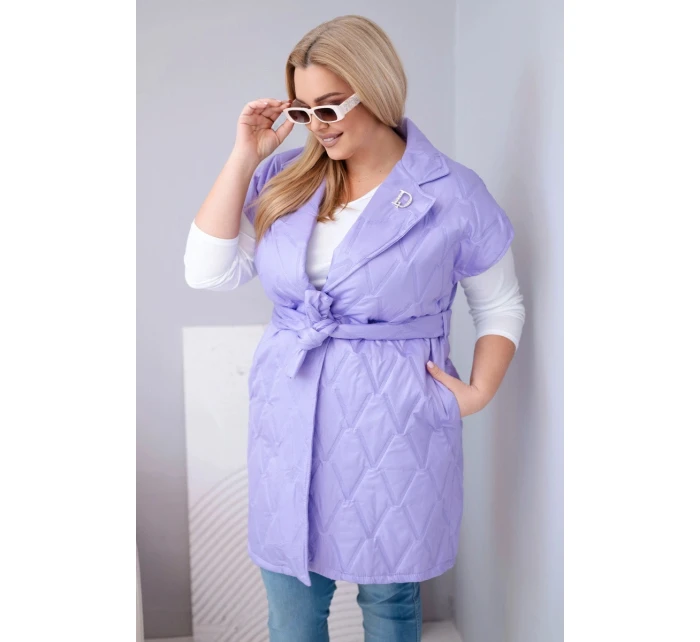 Dámská vesta Plus Size prošívaná s páskem a límcem světle fialová