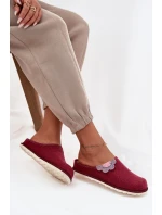 Dámské pantofle s květinou model 21714622 bordó - Inblu