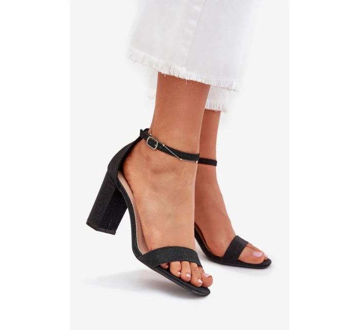 Dámské lesklé sandály na podpatku Černé Queen model 22010084 - Step in style