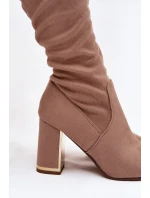 Dámské kozačky z eko semiše na kolena na podpatku tmavě béžové Thamine Dámské kozačky z eko semiše na kolena na podpatku tmavě béžové Thamine