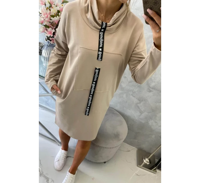 Šaty s kravatou ve světle béžové barvě Šaty s kravatou ve světle béžové barvě