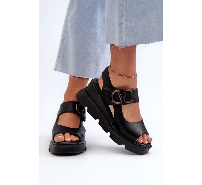 Dámské sandály na podrážce a platformě z ekokože černé model 21658356 - VINCEZA Dámské sandály na podrážce a platformě z ekokože černé model 21658356 - VINCEZA
