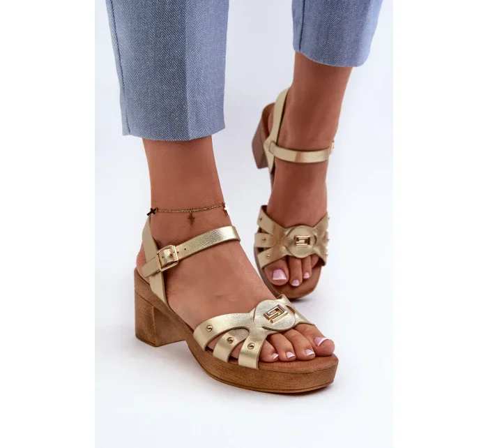 Dámske sandále na vysokom podpätku z ekokože, zlaté Assames Dámske sandále na vysokom podpätku z ekokože, zlaté Assames