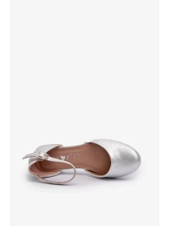 Detské lesklé sandále Nelly na nízkom podpätku