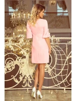 Dámské trapézové šaty v pastelově růžové barvě s rozšířenými rukávy model 7268097 - numoco