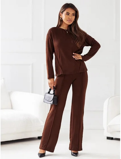 Dvojdielny pletený komplet v čokoládovej farbe - blúzka a nohavice (VE74) Dvojdielny pletený komplet v čokoládovej farbe - blúzka a nohavice (VE74)
