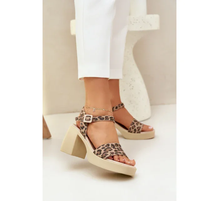 Sandále na podpätku model 210703 Vykročte štýlovo