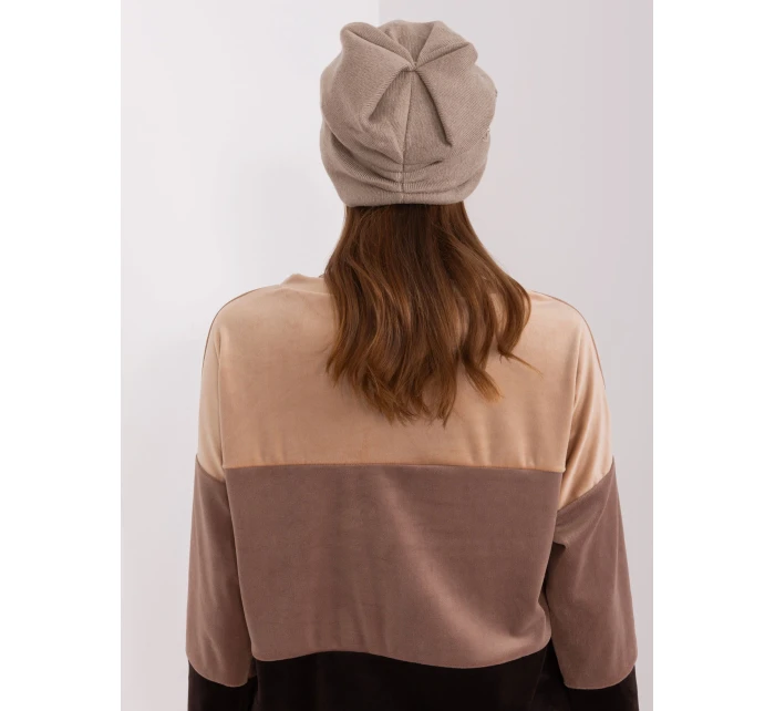 Czapka AT CZ model 21311259 ciemny bezowy - FPrice