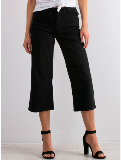 Čierne roztrhané džínsy