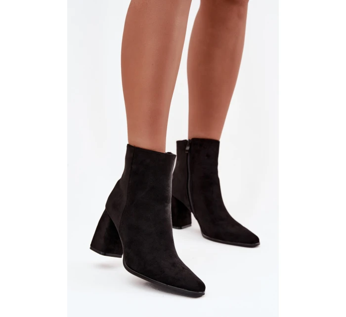 Topánky na podpätku model 219842 Krok vo veľkom štýle Topánky na podpätku model 219842 Krok vo veľkom štýle