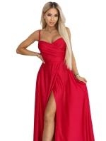 model 22015478 Dlouhé společenské šaty bez ramínek s rozparkem na nohou červené - numoco basic