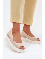 Dámské Sandály Na Klínu Z Eko Semiše Světle Béžové model 21702482 - Boto Dámské Sandály Na Klínu Z Eko Semiše Světle Béžové model 21702482 - Boto