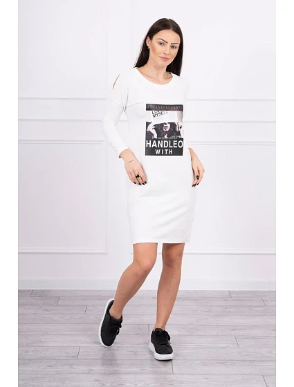 model 18744064 se šaty s potiskem v barvě ecru - K-Fashion