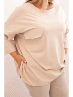 Dámská blůza Plus Size s model 21259096 kapsou a ohrnutým rukávem béžová - K-Fashion