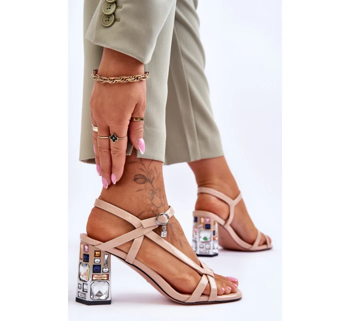 lakované sandály na podpatku D&A Béžove model 21617750 - S.Barski lakované sandály na podpatku D&A Béžove model 21617750 - S.Barski