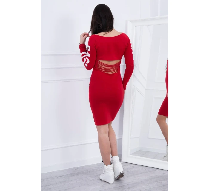 Otrhané červené šaty