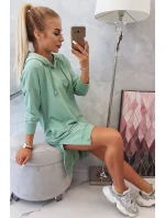 Šaty s kapucňou a dlhším chrbtom tmavo mätové