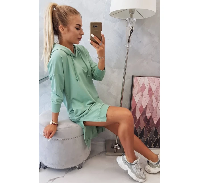 Šaty s kapucňou a dlhším chrbtom tmavo mätové