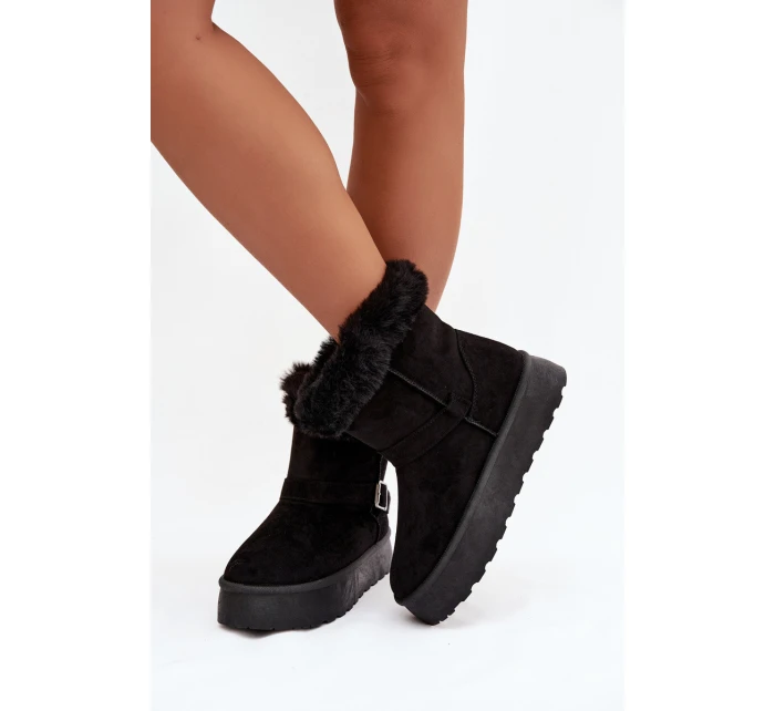 Dámské sněhule na platformě s přezkou a kožešinou Czarne model 21821891 - Boto Dámské sněhule na platformě s přezkou a kožešinou Czarne model 21821891 - Boto