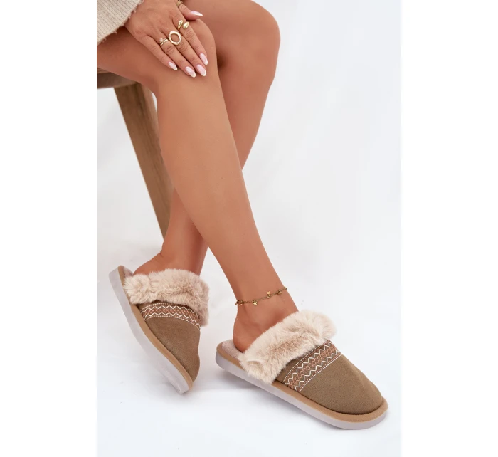 Dámské pantofle s kožešinou a výšivkou zelené Devianne Dámské pantofle s kožešinou a výšivkou zelené Devianne