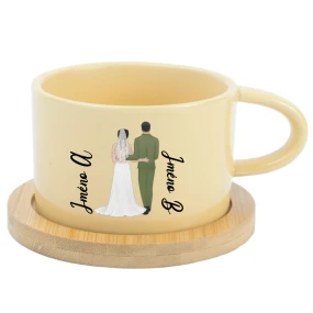Personalizovaný keramický hrníček Makronka s novomanželským párem 