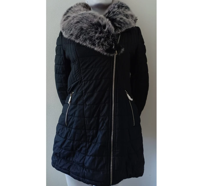 Dámska zimná bunda s kožušinou LD-5520 čierna - Goodlooking