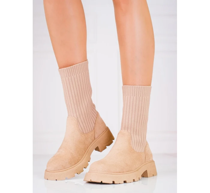 Zajímavé hnědé kotníčkové boty dámské na plochém podpatku Zajímavé hnědé kotníčkové boty dámské na plochém podpatku