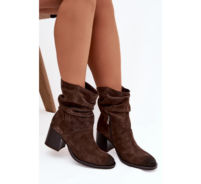 Kožené semišové kotníkové boty s na podpatku  Čokoládové model 21772371 - Zazoo