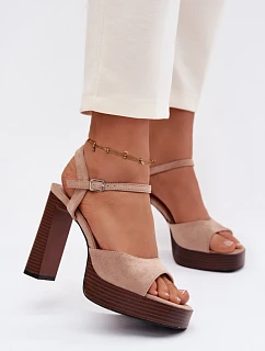 Sandále na podpätku model 226117 Vykročte štýlovo