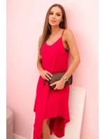 Dámske šaty bez ramienok s asymetrickým lemom fuchsiová