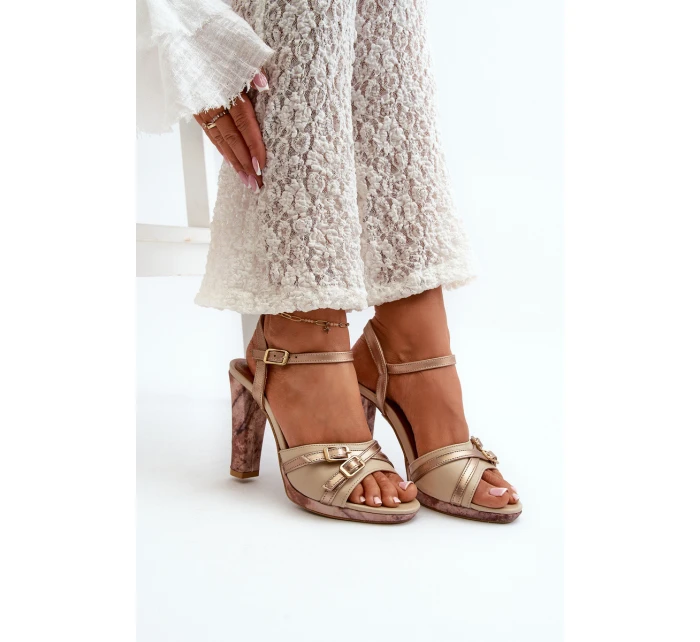 Dámské kožené sandály na podpatku model 21665619 - Maciejka