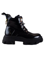 Trendy černé dámské kotníčkové boty na plochém podpatku Trendy černé dámské kotníčkové boty na plochém podpatku