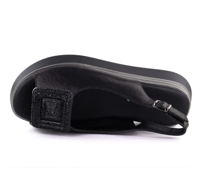 Dámske sandále na hrubej platforme čierne Potocki SZ12590