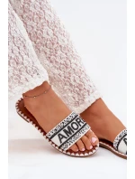 Dámské sandály na plochém podpatku se zdobením bílé model 21703749 - Boto Dámské sandály na plochém podpatku se zdobením bílé model 21703749 - Boto