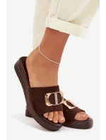 Dámské pantofle se zlatým detailem čokoládové model 22027941 - Boto Dámské pantofle se zlatým detailem čokoládové model 22027941 - Boto