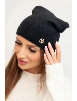 Dámska klasická čiapka z alpaky s ozdobným štítkom čierna