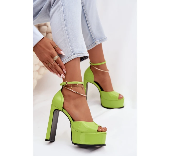 Lakované dámské sandály na podpatku a platformě Zelené model 21951663 - Boto