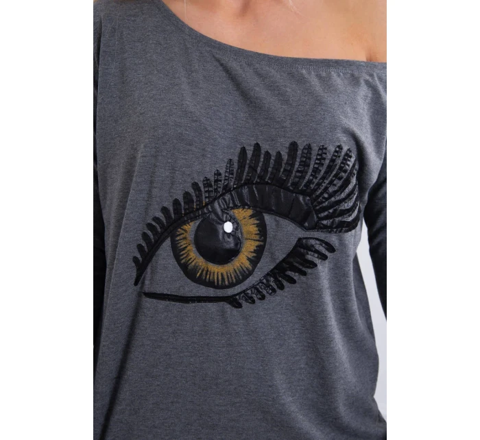 Halenka s potiskem a delšími zády v grafitové barvě Halenka s potiskem a delšími zády v grafitové barvě