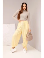 Dámske nohavice so širokými nohavicami a viazaním v spodnej časti žltej farby