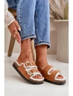 Dámské Pantofle S Přezkami A Kožíškem Camel model 21670224 - Boto Dámské Pantofle S Přezkami A Kožíškem Camel model 21670224 - Boto