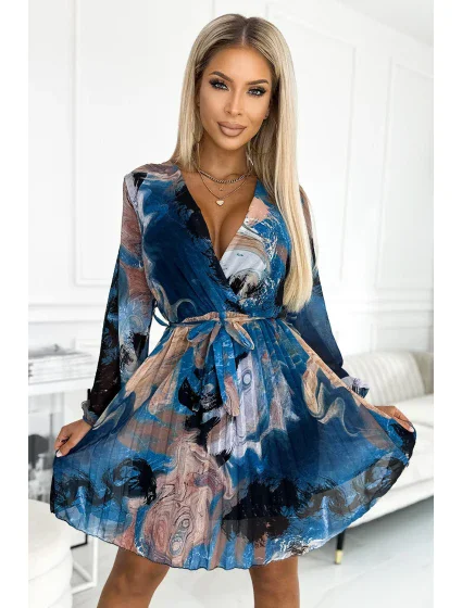 415-1 YSABEL Plisované šaty s výstrihom, dlhými rukávmi a opaskom - BLUE WAVES