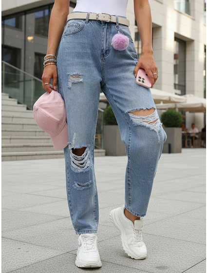 Dámske džínsy balónového strihu s odretou modrou FashionStreet UY2984