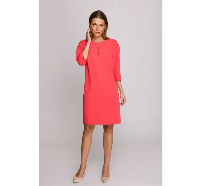 Šaty uvolněného střihu s výstřihem s  korálová barva model 20966115 - STYLOVE