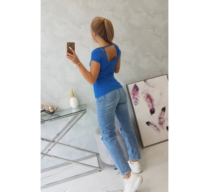 Blúzka s čipkovým výstrihom nevädze modrá