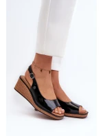 Dámské lakované sandály na platformě model 21657324 Černé - SERGIO LEONE